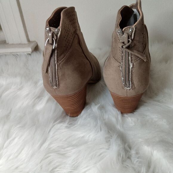 New Violet & Red Jackson Lazer cut topline bootie 9.5 - Picture 3 of 5